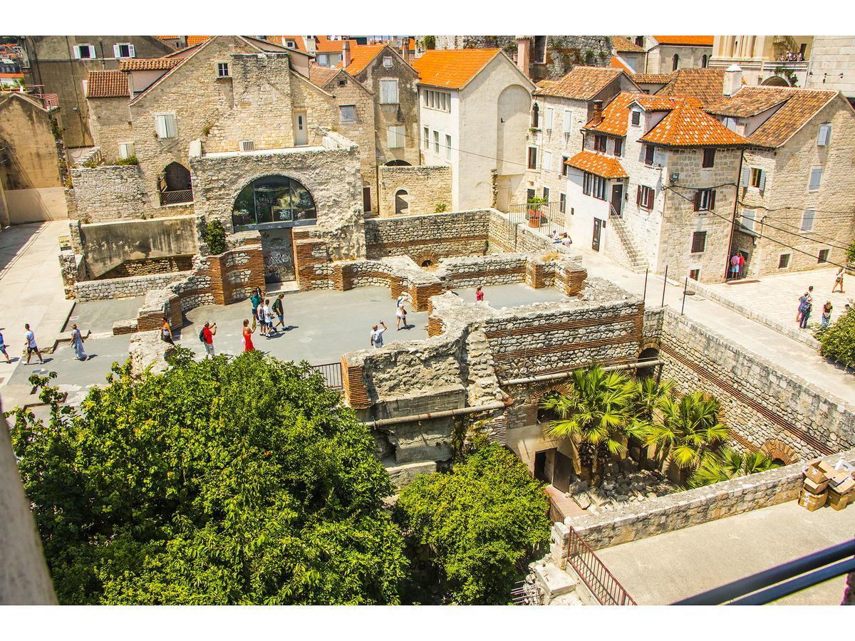Palace Tower View Split Exterior photo
